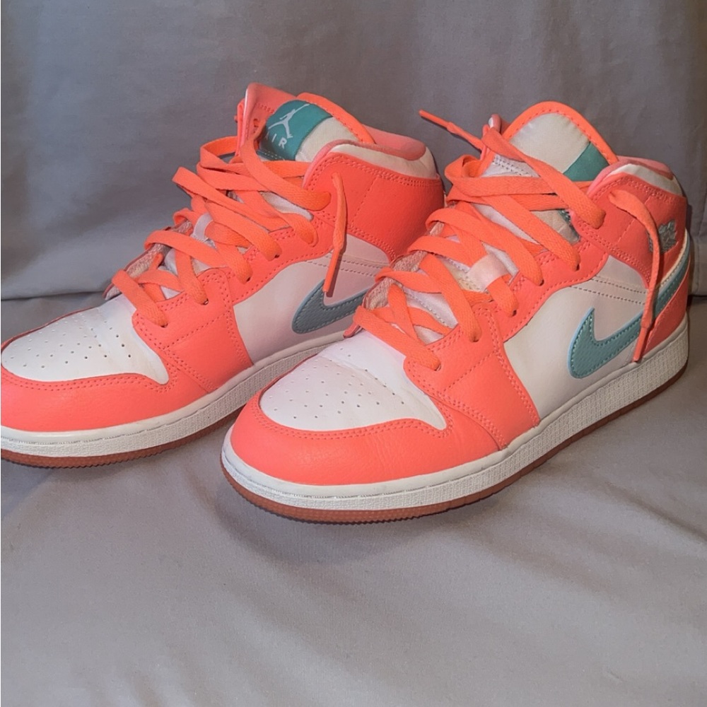 6.5Y Jordan 1 mid